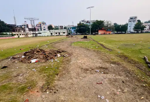 राजनांदगांव : पंडाल हटा तो मैदान की दिखी दुर्गति, न समिति ने की सफाई न निगम ने