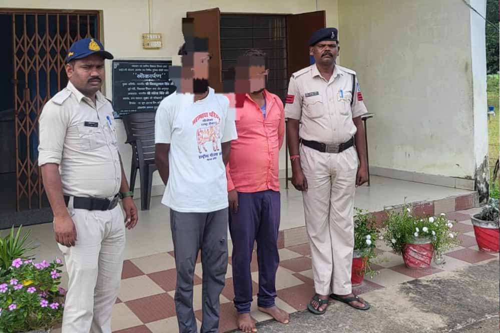 चौकी फुनगा से 02 गिरफ़्तारी वारंटी पकड़ कर तामील किए गए