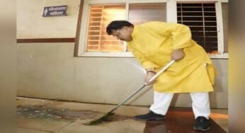 मंत्री प्रद्युम्न सिंह ने शिवपुरी अस्पताल में गंदगी देख भड़के, वाइपर उठा करने लगे सफाई; एजेंसी पर कराई