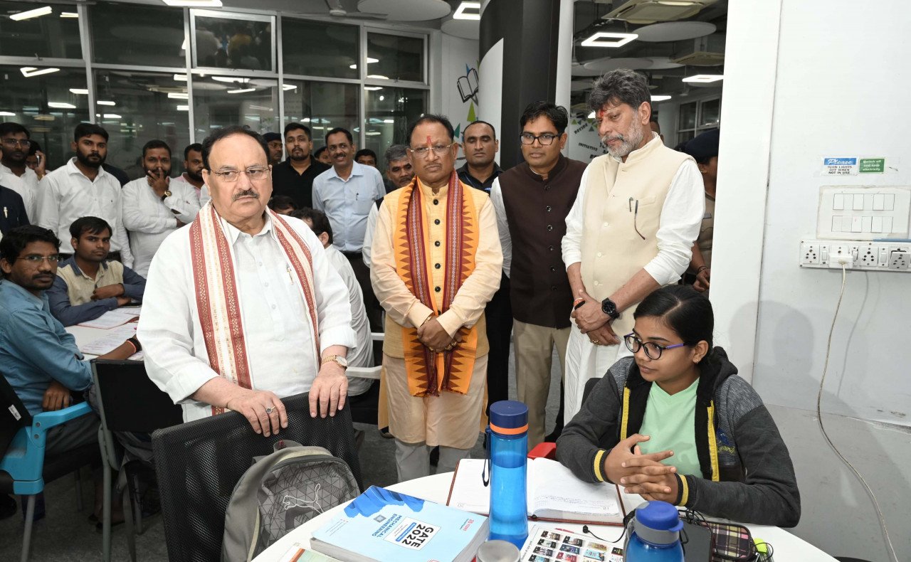 CG : रायपुर केंद्रीय स्वास्थ्य मंत्री श्री नड्डा ने रायपुर के नालंदा लाइब्रेरी में युवाओं से किया संवाद