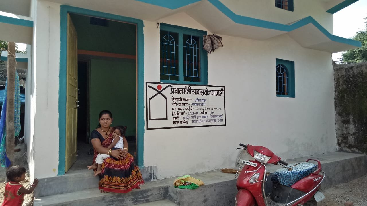 CG: प्रधानमंत्री आवास योजना से शोभा नाग और कौशल्या के पक्के मकान का सपना हुआ साकार