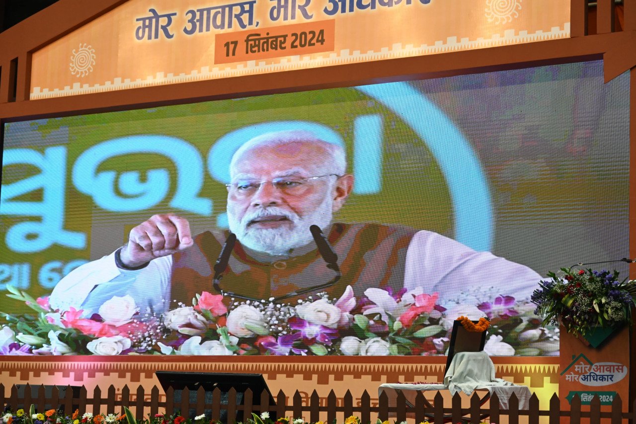 रायपुर : प्रधानमंत्री नरेन्द्र मोदी ने आवासहीन परिवारों को मकान निर्माण के लिए 2044 करोड़ रूपए की राशि का किया ऑनलाईन अंतरण