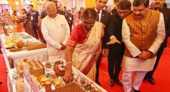 राष्ट्रपति श्रीमती मुर्मु ने स्वच्छता ही सेवा अभियान की प्रदर्शनी का अवलोकन किया
