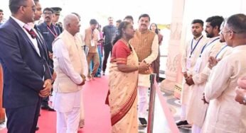 राष्ट्रपति श्रीमती मुर्मु ने महाकाल लोक के शिल्पकारों से संवाद किया