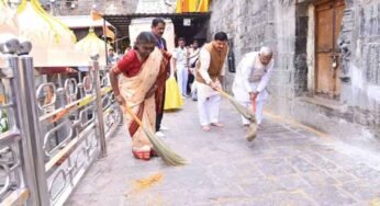 राष्ट्रपति श्रीमती मुर्मु ने श्रीमहाकाल परिसर में स्वच्छता के लिये किया श्रमदान