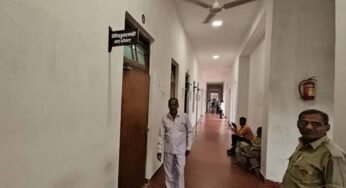 छतरपुर तहसील में बाबू का शराब पीते हुए वीडियो सोशल मीडिया पर वायरल
