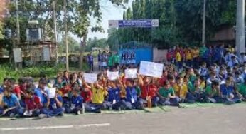 CG : प्रिंसिपल का ट्रांसफर होने पर स्टूडेंट्स नाराज, सड़क पर उतरे