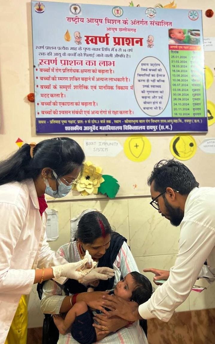 CG : शासकीय आयुर्वेद महाविद्यालय चिकित्सालय में 2211 बच्चों को कराया गया स्वर्णप्राशन, 342 बच्चों को दिए गए पांच दवाओं से निर्मित बाल रक्षा किट…