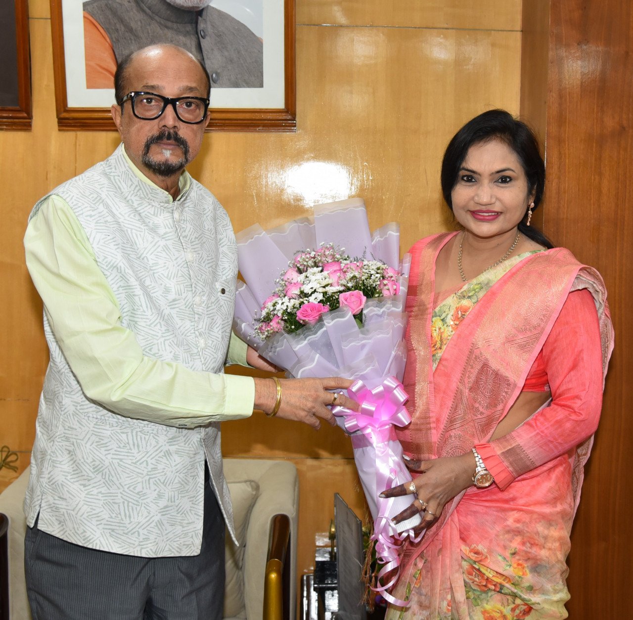 CG : राज्यपाल डेका से केश शिल्पी कल्याण बोर्ड की अध्यक्ष सुश्री सेन ने सौजन्य भेंट की