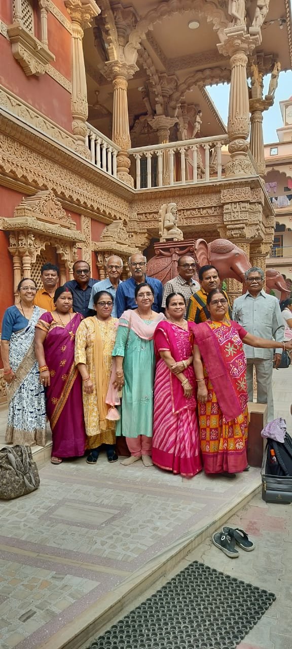 राजनांदगांव : 13 दिवसीय धार्मिक तीर्थ दर्शन यात्रा विश्व जागृति मिशन राजनांदगांव मंडल द्वारा संपन्न