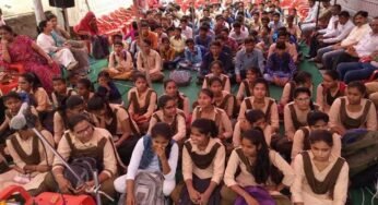 सरकारी स्कूलों में विद्यार्थियों के समग्र विकास के लिये आयोजित हो रही है बाल सभा