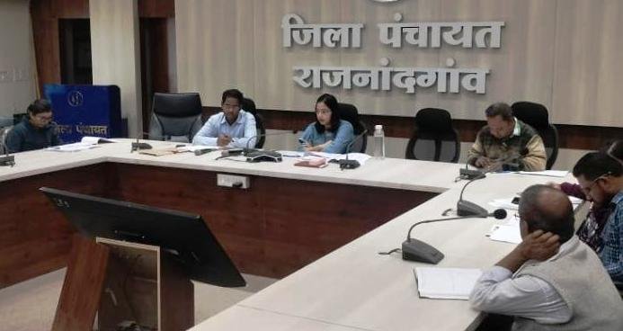 राजनांदगांव : सीईओ जिला पंचायत ने पंचायत एवं ग्रामीण विकास विभाग के योजनाओं एवं कार्यक्रमों के प्रगति की समीक्षा की
