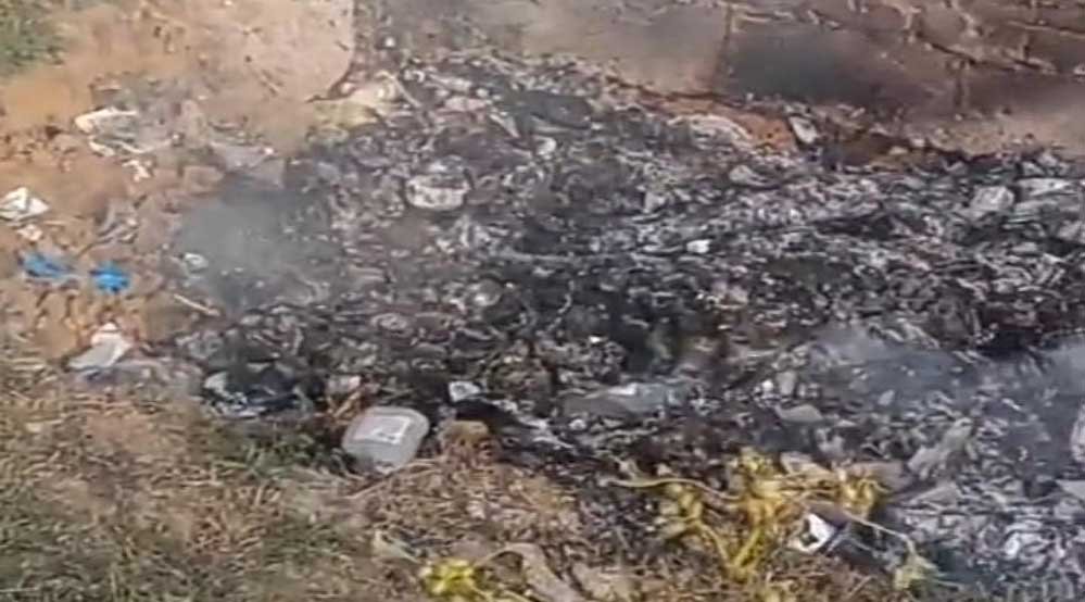 उप स्वास्थ्य केंद्र लंघाडोल मे खुले मे जलाई गयी दवाएं