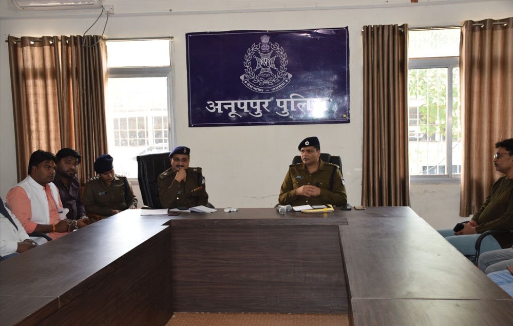 पुलिस अधीक्षक अनूपपुर ने ट्रांसपोर्टर की ली मीटिंग