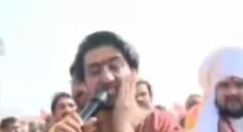 बाबा बागेश्वर की हिंदू एकता यात्रा में किसी ने मोबाइल फेंककर मारा, देखें VIDEO