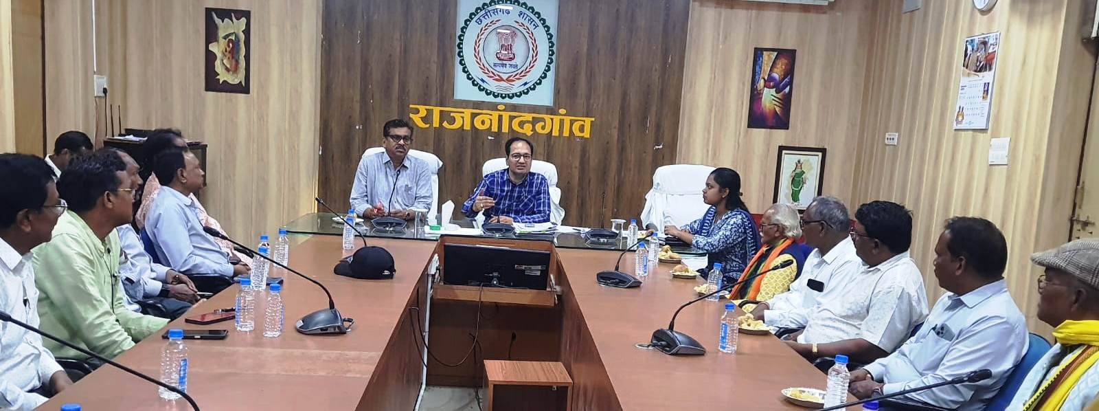 राजनांदगांव : कलेक्टर की उपस्थिति में जनजातीय गौरव दिवस 2024 के अवसर पर कलेक्टोरेट सभाकक्ष में संगोष्ठी का हुआ आयोजन