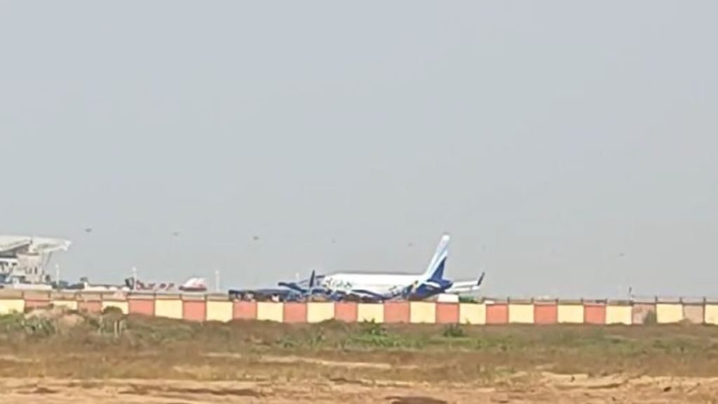 CG : विमान में बम की सूचना देने वाले यात्री को क्राइम ब्रांच की टीम ने किया गिरफ्तार…