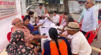 वरिष्ठ नागरिकों के फिंगर प्रिंट मशीन स्कैन नहीं कर पा रही है, क्योंकि बढ़ती उम्र के चलते उनके हाथों की लकीरें ही गायब
