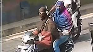 CG : युवती ने चुराई मोबाइल, सीसीटीवी कैमरे में हुई कैद