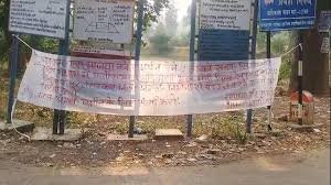 CG : नक्सलियों ने बैनर लगाए, पर्चे फेंके, जानें क्यों मचा हड़कंप