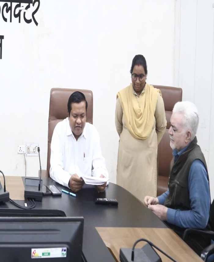 डाक्टरों द्वारा गर्भवती महिला का गलत तरीके से आपरेशन किया, मामला कलेक्टर की जनसुनवाई में आया