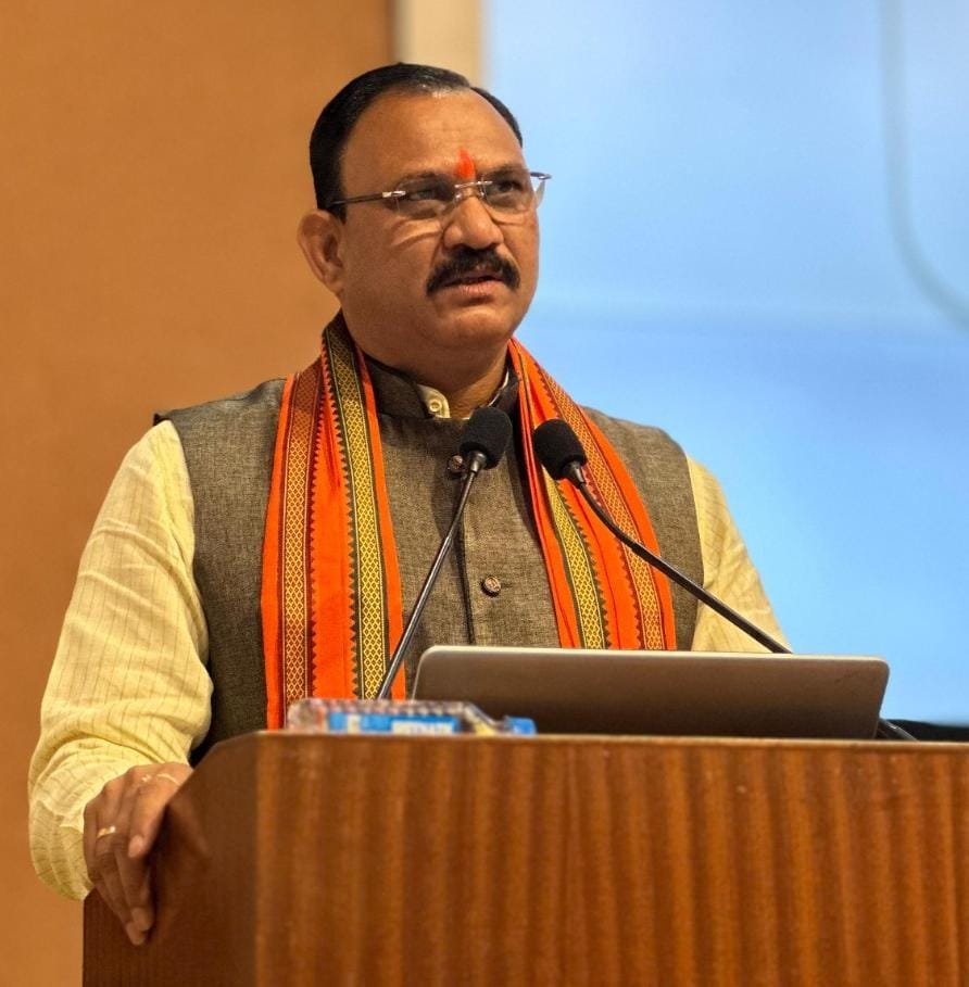 CG : आम जन के स्वास्थ्य को ध्यान में रखते हुए निस्वार्थ भाव से काम करें अधिकारी व चिकित्सक : स्वास्थ्य मंत्री श्याम बिहारी जायसवाल