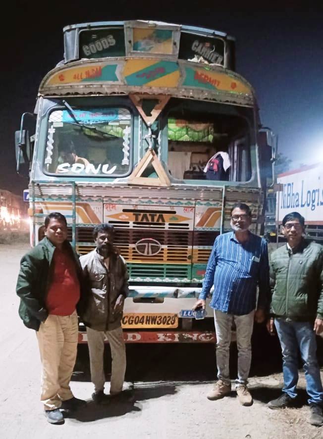 राजनांदगांव : अंतर्राज्यीय सीमा में अवैध धान परिवहन कर रहे 2 वाहनों में 1000 कट्टा से अधिक अवैध धान को किया गया जप्त
