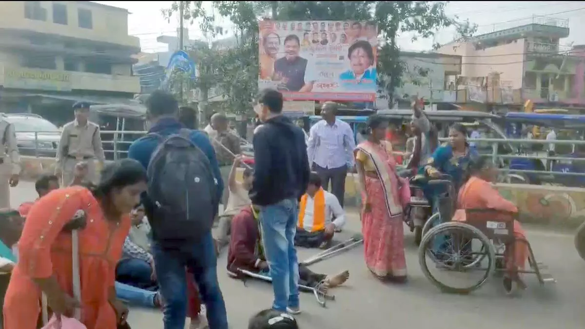 CG : रायपुर में दिव्यांगों का प्रदर्शन, 5 हजार पेंशन की मांग…