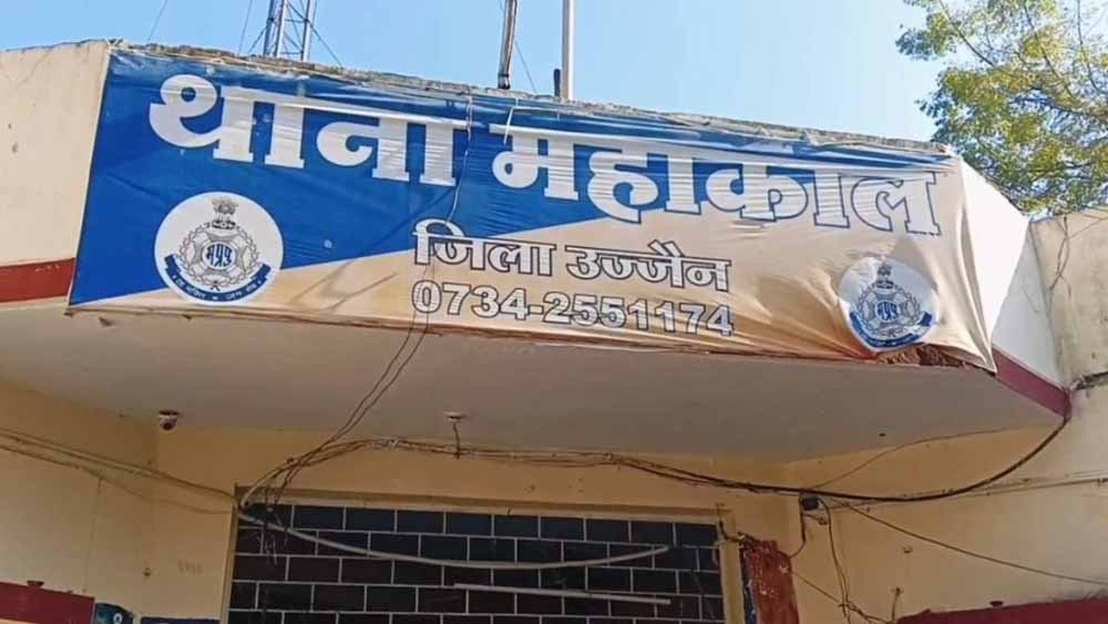 उज्जैन के महाकालेश्वर मंदिर में श्रद्धालुओं की आस्था पर गहरी चोट, हुआ बड़ा भ्रष्टाचार, दो कर्मचारी गिरफ्तार