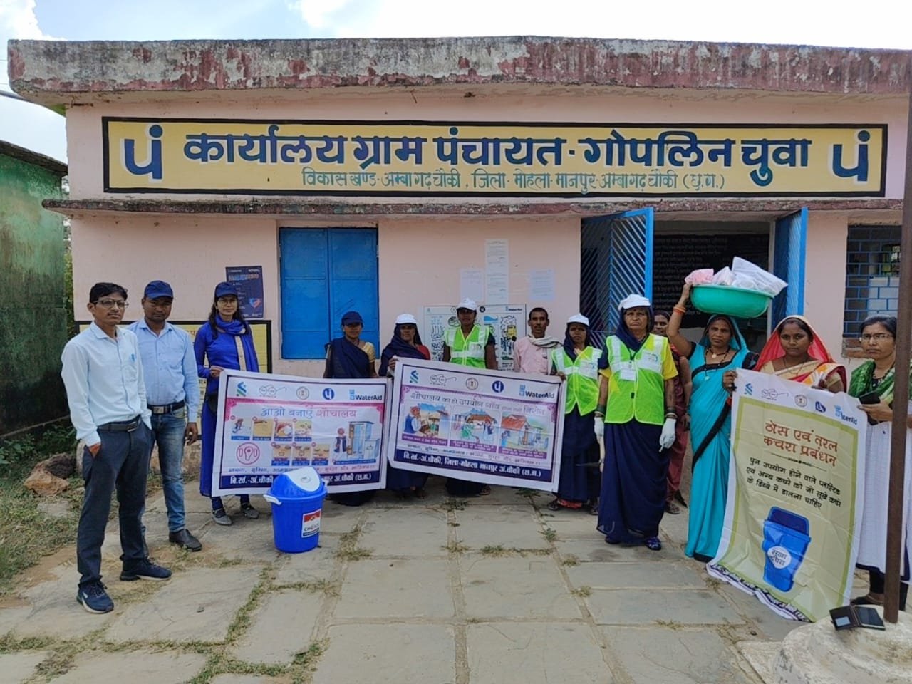 मोहला : ग्रामीणजन स्वच्छता की मुहिम से जुड़ रहे हैं