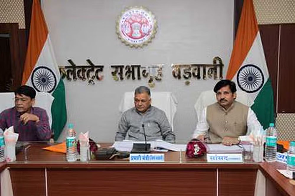 मंत्री परमार ने ली जिले की समीक्षा बैठक, कहा- परीक्षा परिणाम बिगड़ा तो शिक्षक होंगे जिम्मेदार