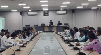 CG:कलेक्टर ने की आदिवासी विकास विभाग की योजनाओं की समीक्षा