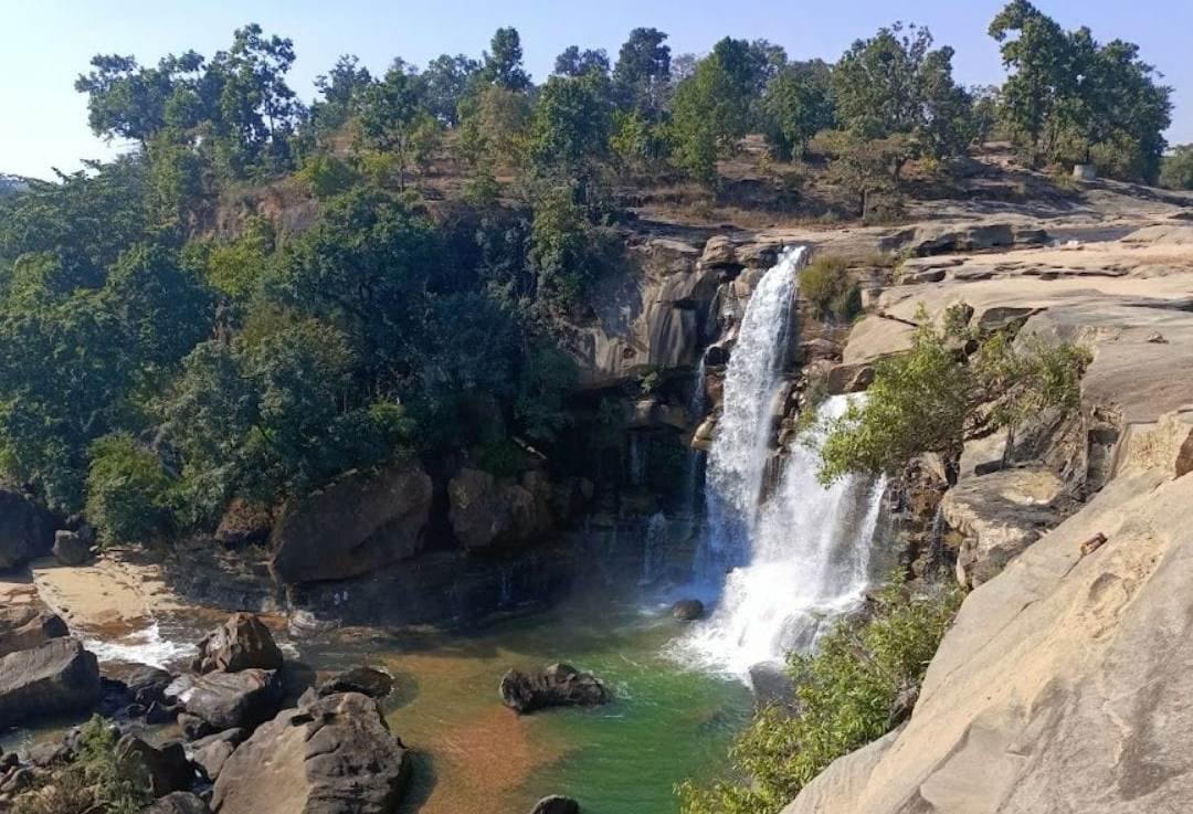 CG : प्राकृतिक सौंदर्य व धार्मिक आस्था का अनूठा संगम है अमृतधारा जलप्रपात…
