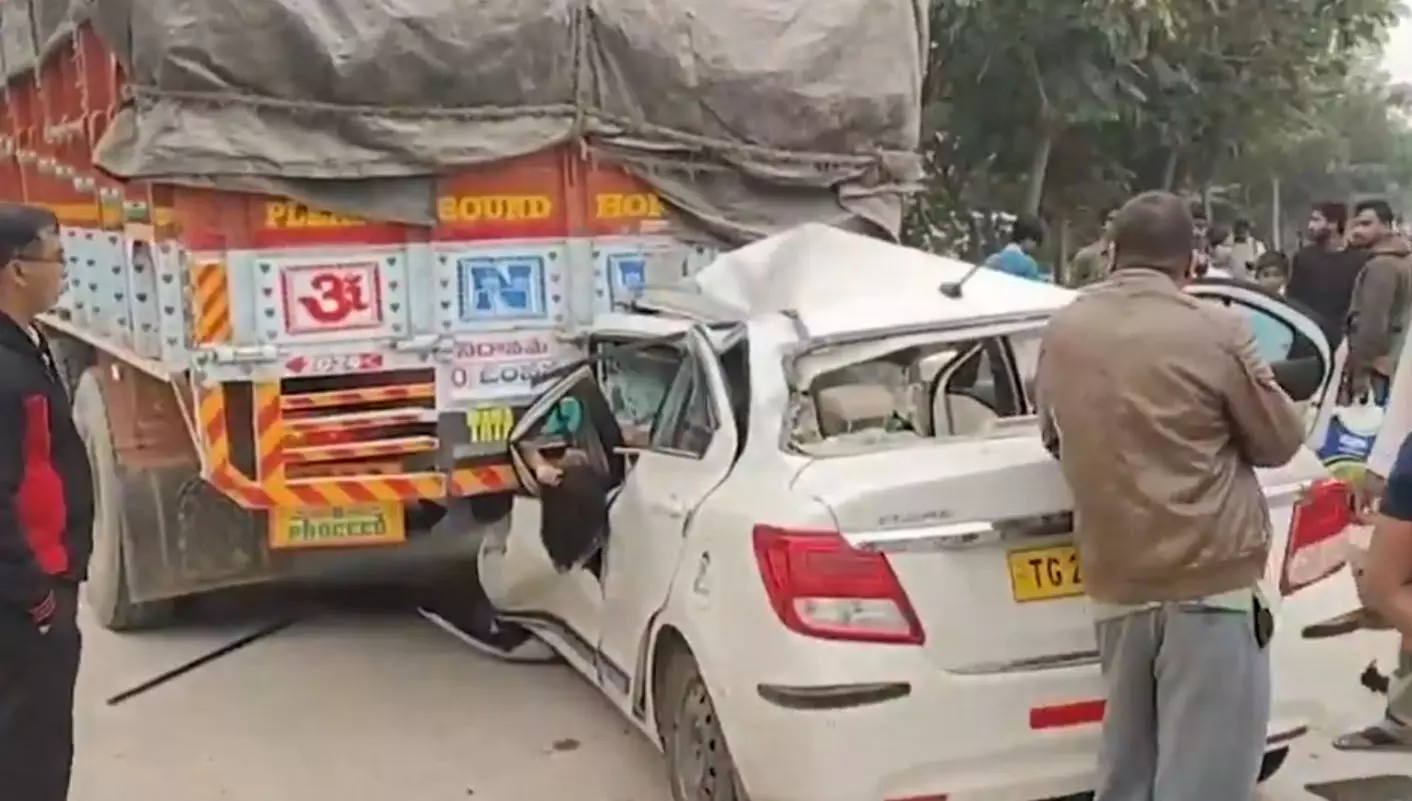 CG : हाईवे पर तेज रफ्तार कार ने लॉरी को मारी टक्कर, 2 की मौत…
