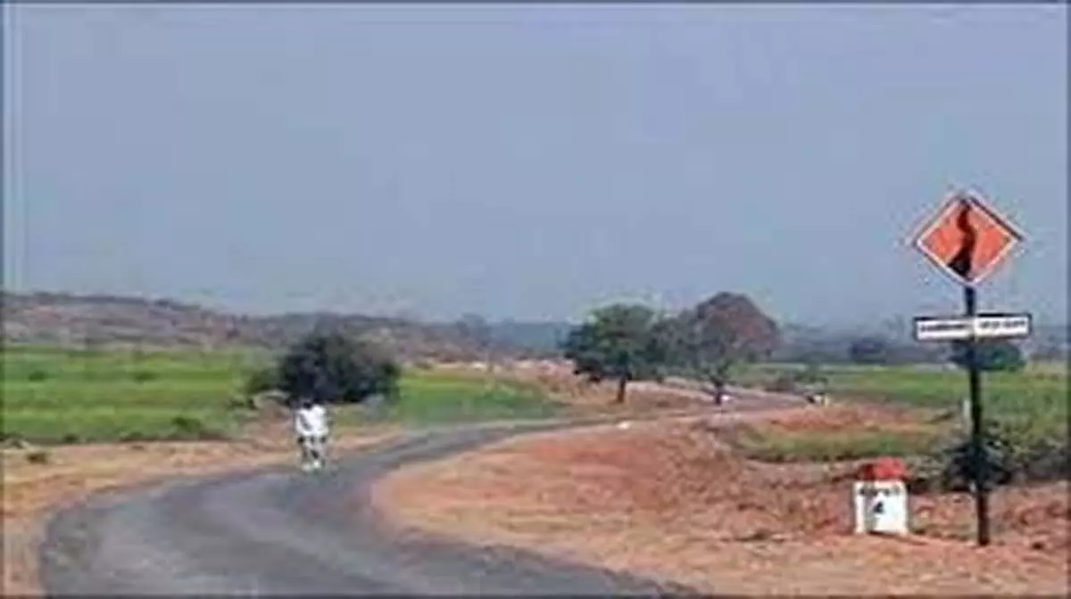CG : प्रधानमंत्री ग्राम सड़क योजना, अफसर तीन जिलों में प्रगतिरत कार्यों का करेंगे परीक्षण…