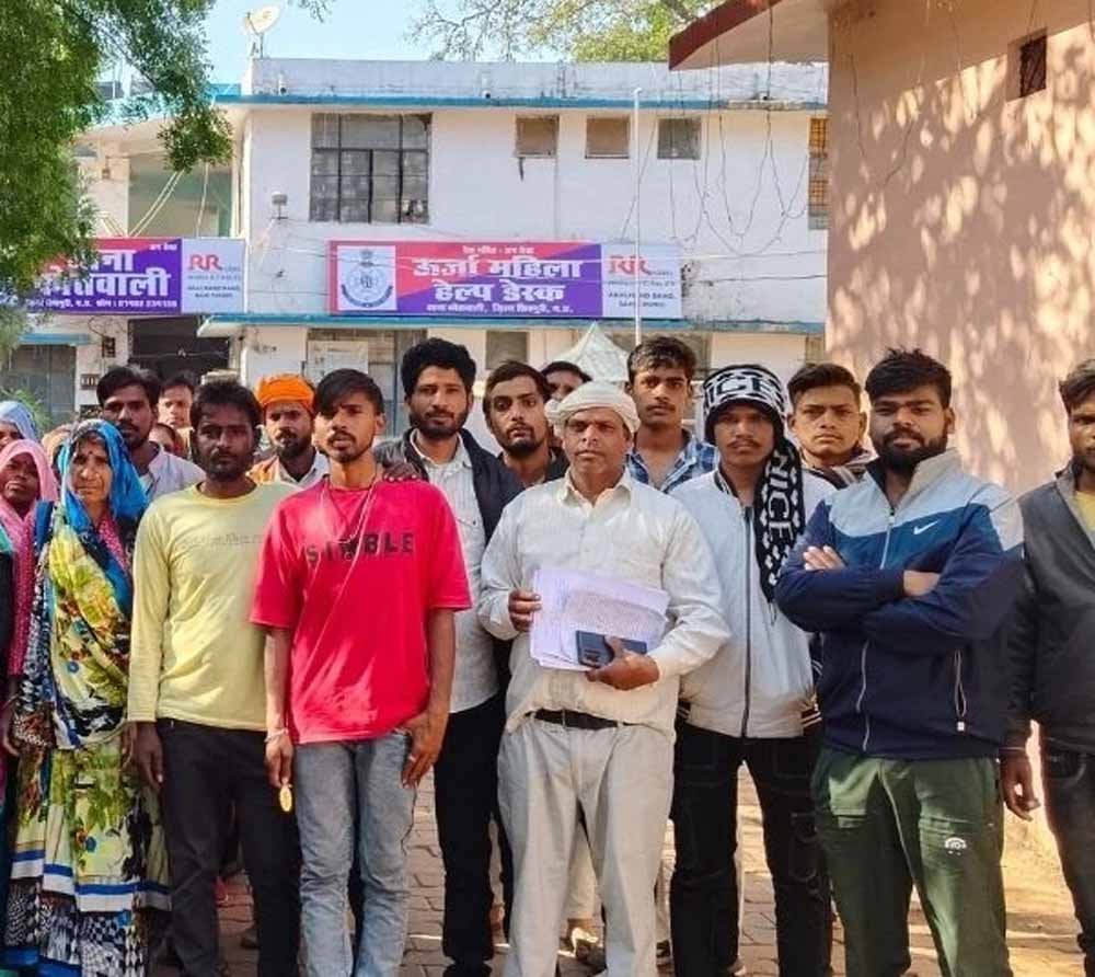 कोतवाली थाना क्षेत्र के ग्राम सिंहनिवास में जाटव समाज का कबीरदास जी और माता मंदिर तोड़ने से रोकने पर दो पक्षों में मारपीट