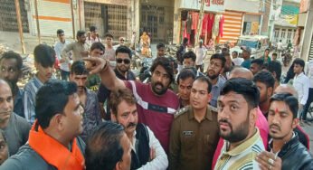रतलाम में 130 साल पुराने भैरव मंदिर को लेकर विवाद, पड़ोसी पर लगा मंदिर तोड़ने का आरोप