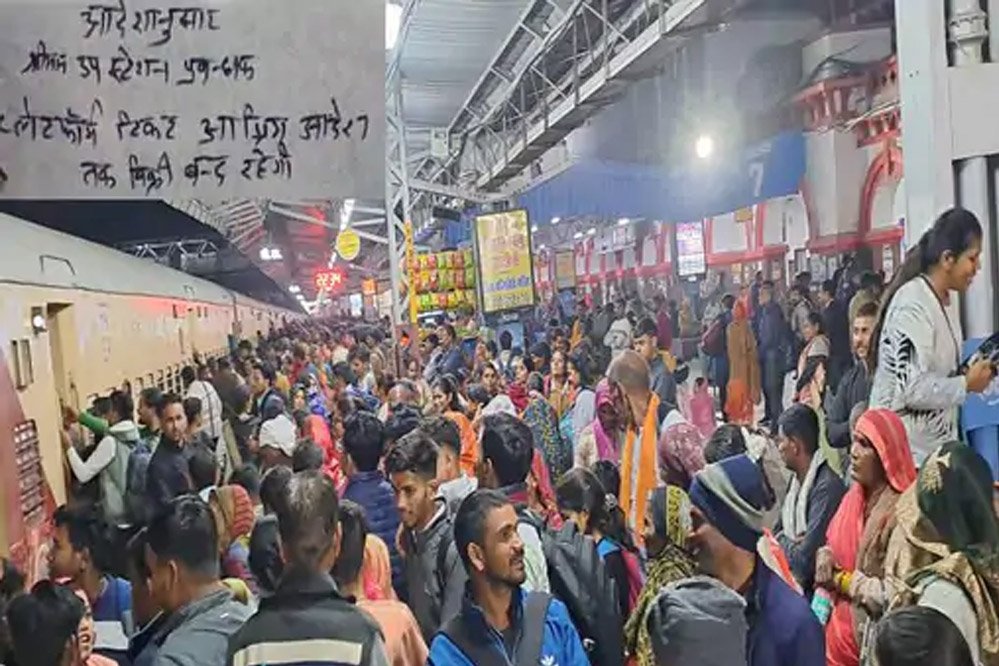 मध्यप्रदेश के रेलवे स्टेशन पर होने वाली अनावश्यक भीड़ को रोकने के लिए 28 फरवरी तक प्लेटफॉर्म टिकट बिक्री पर रोक