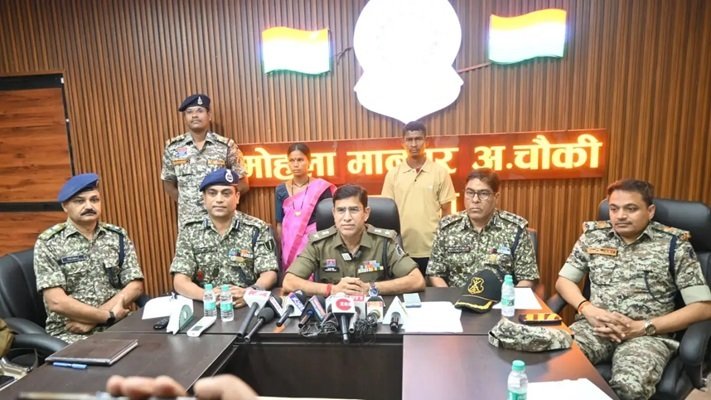 राजनांदगांव : ईनामी नक्सल कमांडर ने पत्नी संग किया सरेंडर