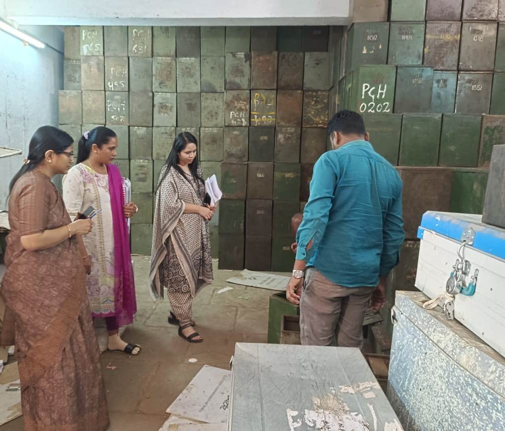 राजनांदगांव : प्रेक्षक जयश्री जैन ने स्ट्रांग रूम, निर्वाचन प्रशिक्षण और रेंडमाईजेशन का किया निरीक्षण