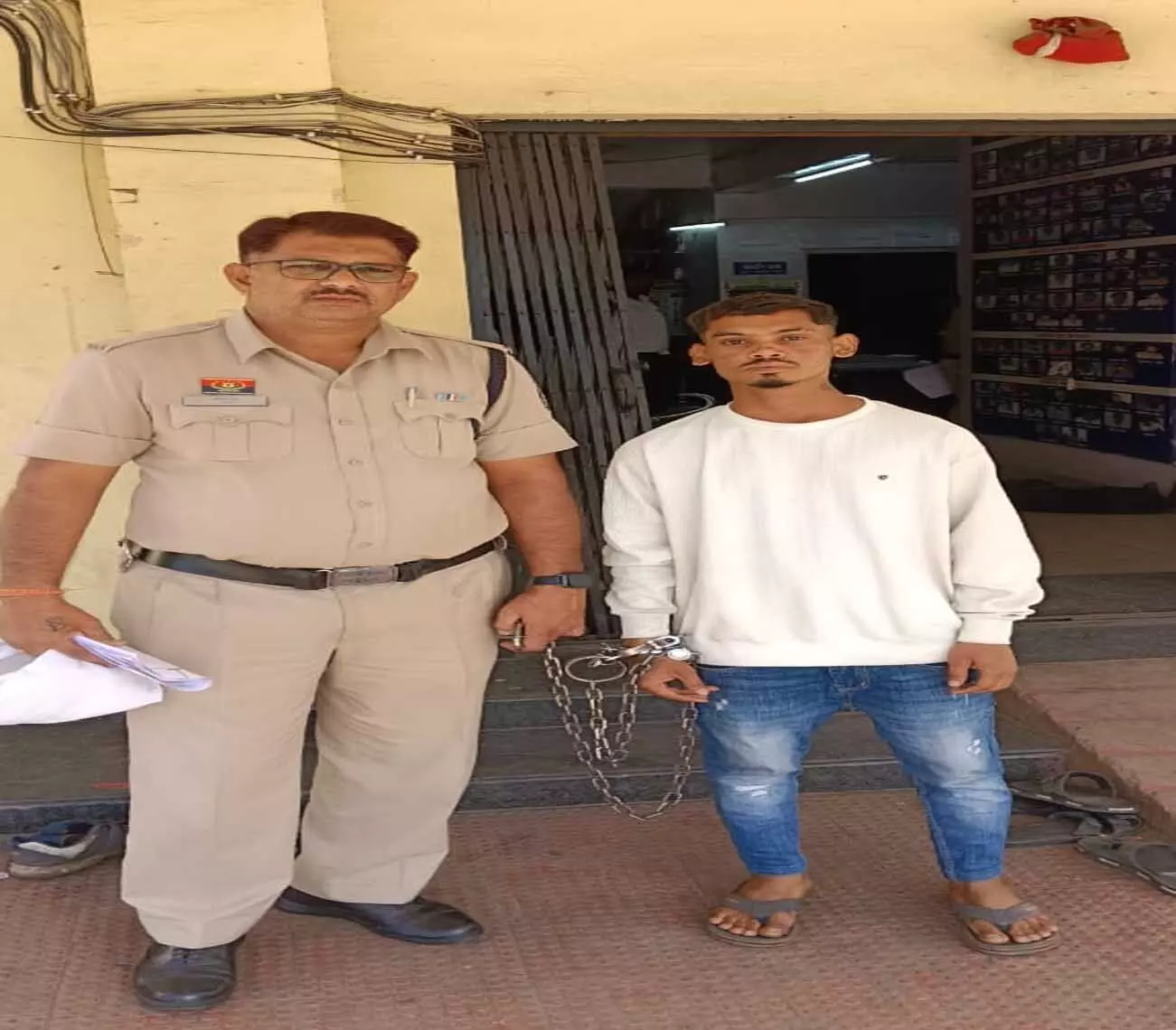 CG : धारदार चाकू लेकर घूमते आरोपी गिरफ्तार