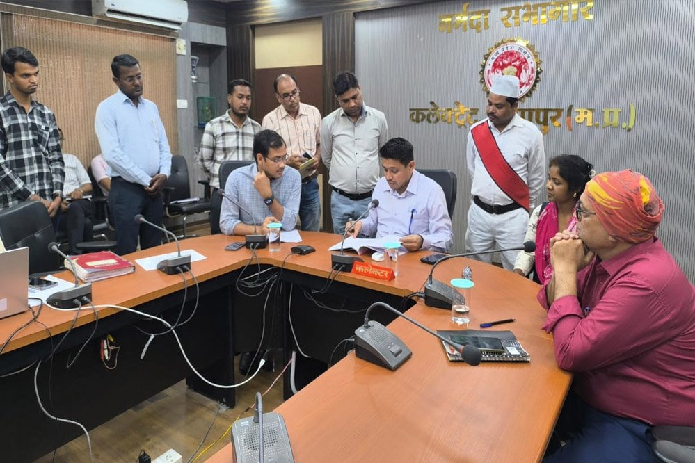 कलेक्टर ने जनसुनवाई में नागरिकों की सुनी समस्याएं, 59 आवेदन पत्रों में की गई सुनवाई