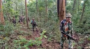CG : दंतेवाड़ा और बीजापुर के सीमावर्ती क्षेत्रों में मुठभेड़, महिला नक्सली का मिला शव