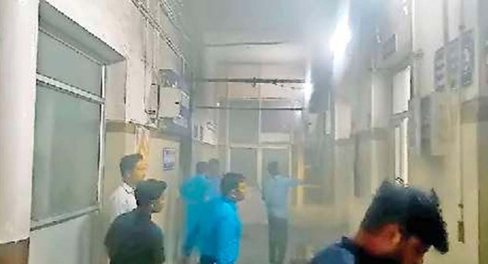 ग्वालियर शहर के कंपू स्थित कमलाराजा अस्पताल में देर रात बड़ा हादसा, एसी में शार्ट सर्किट के बाद लगी आग