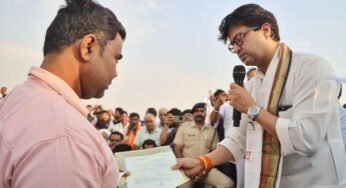 केंद्रीय मंत्री ज्योतिरादित्य सिंधिया अशोकनगर पहुंचे, चश्मे में काफी स्टाइलिश लगे