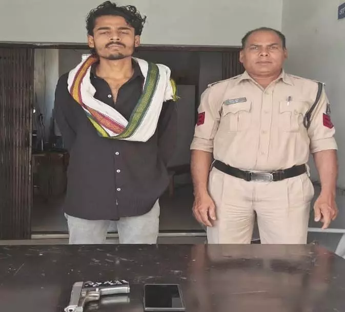 CG : पिस्टल लेकर घूम रहा था रेलवे स्टेशन के पास, दबोचा गया आरोपी