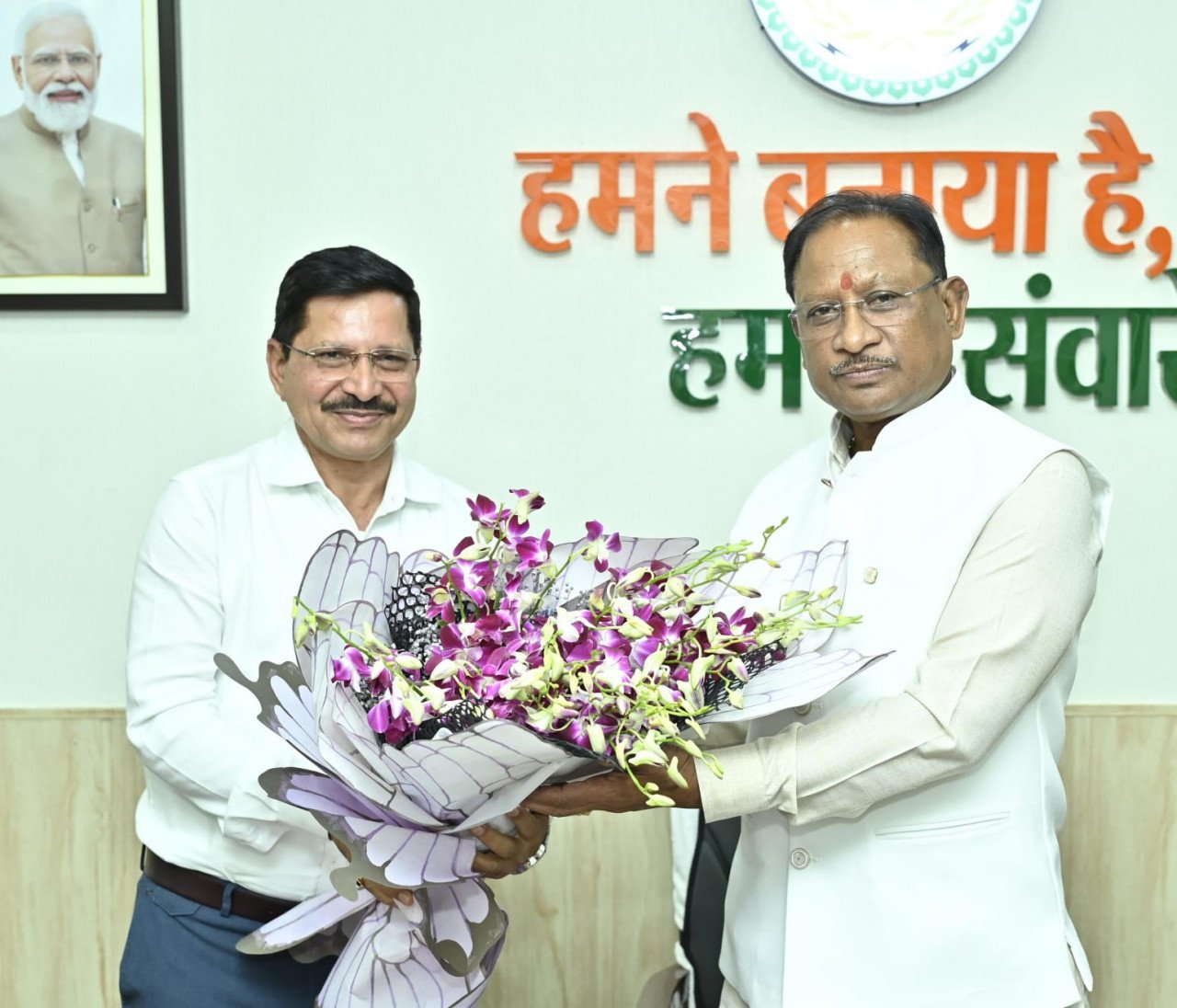 CG : मुख्यमंत्री विष्णु देव साय से एसईसीएल के नवनियुक्त सीएमडी हरीश दुहन ने की सौजन्य भेंट