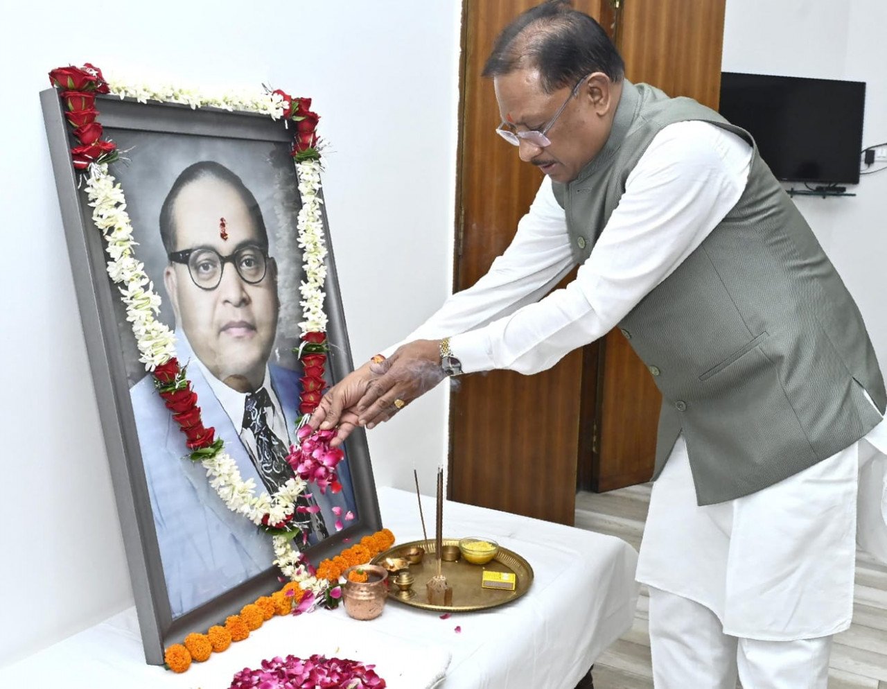 CG : मुख्यमंत्री विष्णु देव साय ने डॉ. भीमराव अम्बेडकर की जयंती पर उन्हें किया नमन