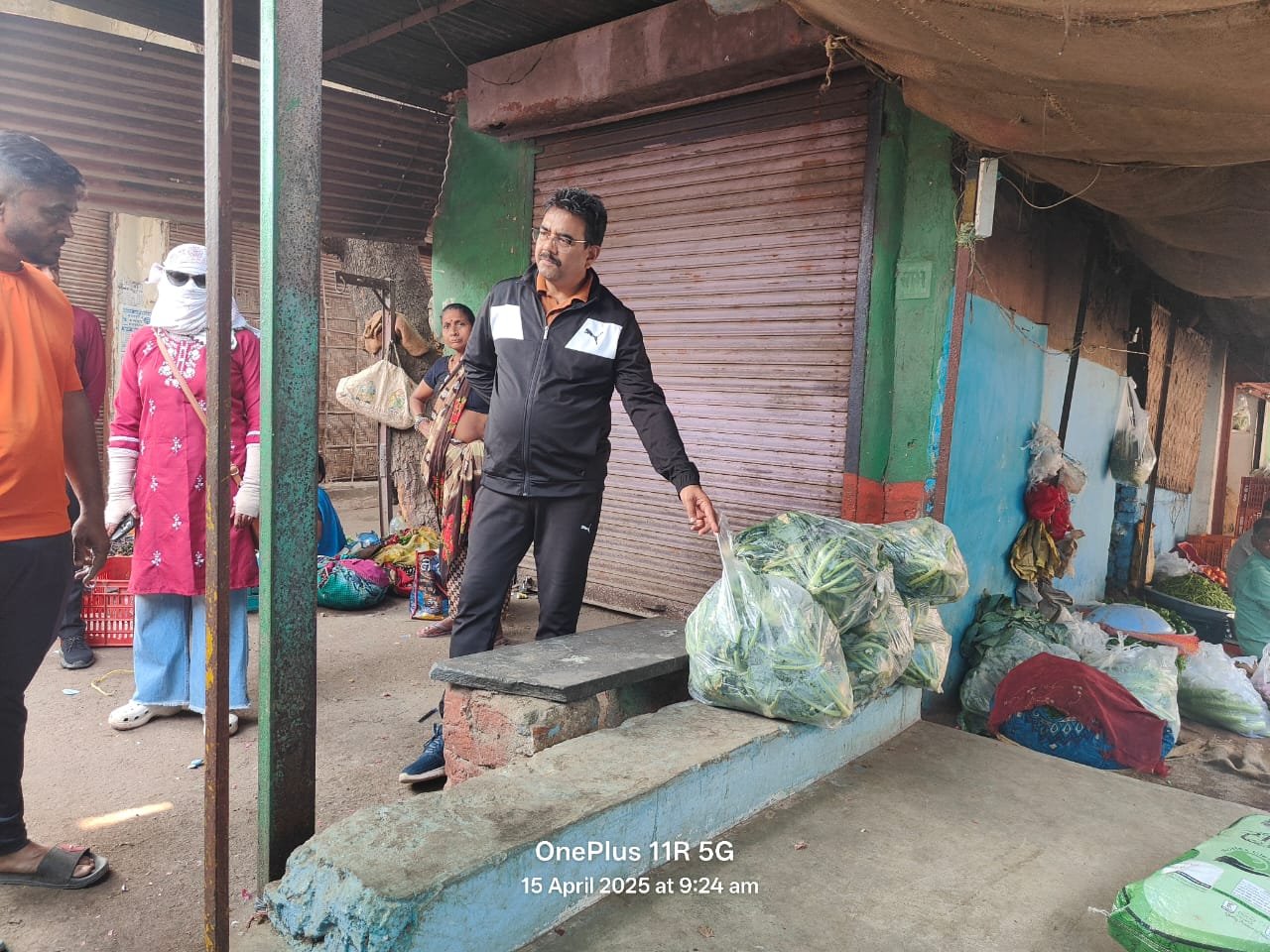 राजनांदगांव : निगम आयुक्त विश्वकर्मा सफाई देखने सुबह पहुॅचे ममता नगर कालोनी एवं गोल बाजार क्षेत्र