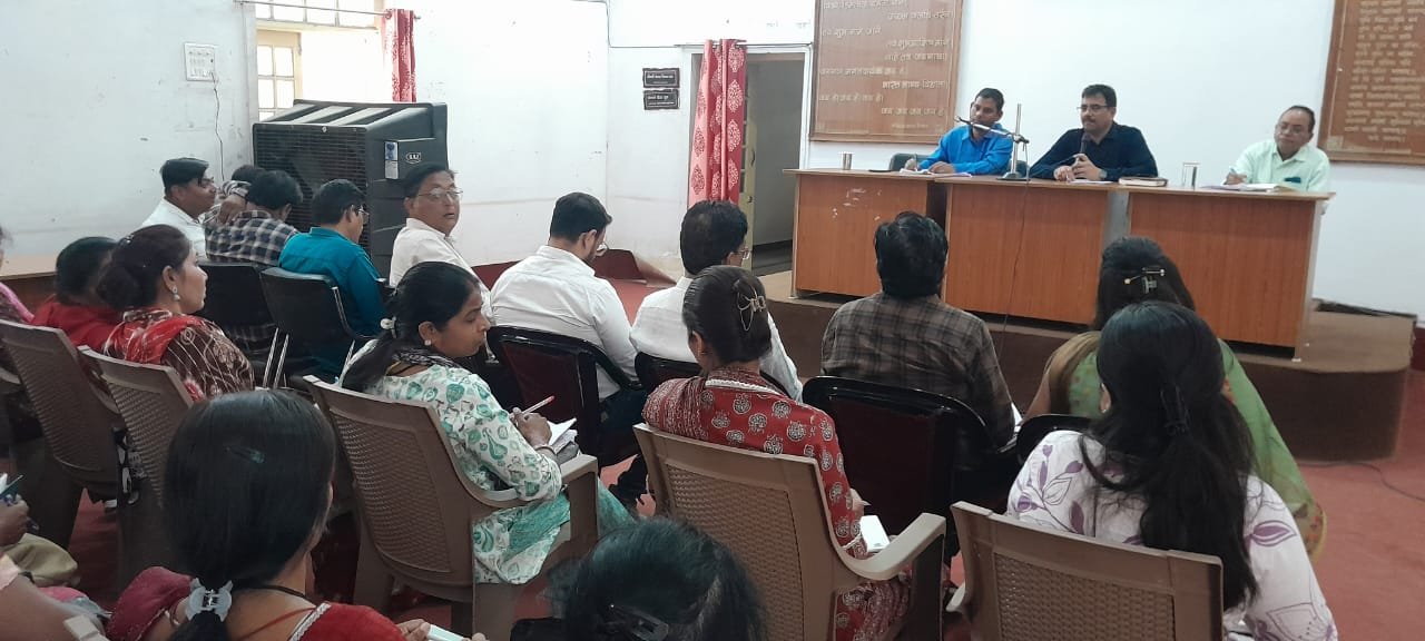 राजनांदगांव : स्वच्छता सर्वेक्षण – ओडीएफ प्लस प्लस एवं कचरा मुक्त शहर के लिये आयुक्त ने ली बैठक